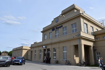 Nowoczesny, ale niedostępny? Skargi na dworzec kolejowy w Zbąszyniu