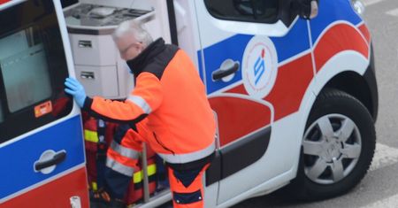 Feralna osiemnastka w Polsce. Sznur karetek i przerażeni rodzice