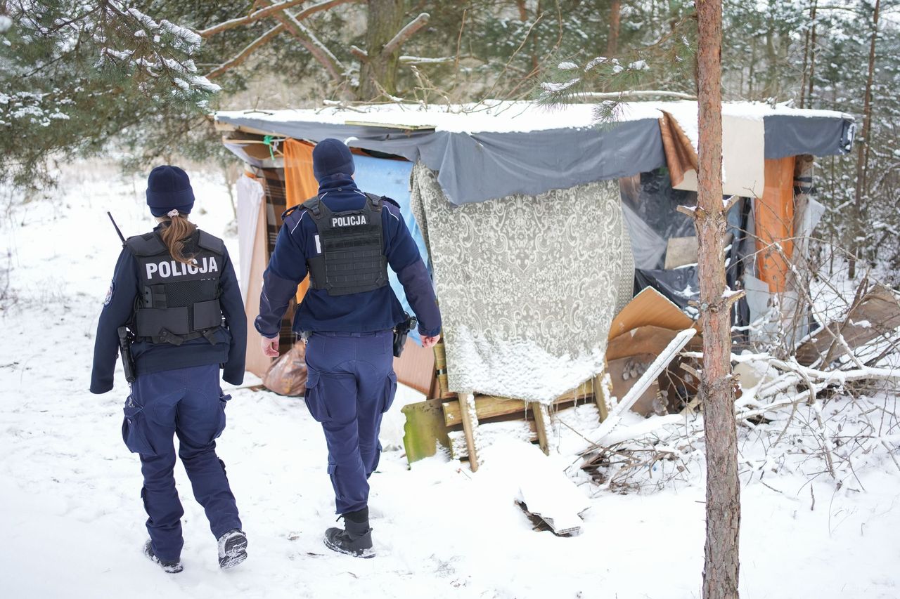Siarczysty mróz w regionie. Jeden telefon może ocalić życie