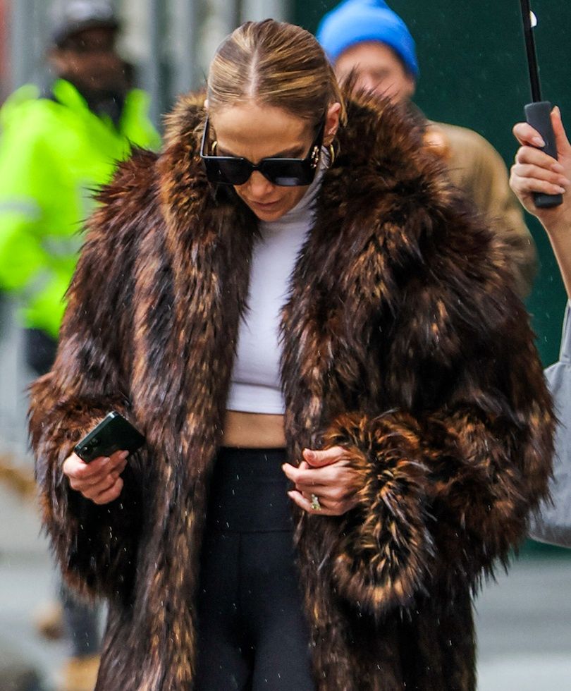 Jennifer Lopez paraduje w futrze po Nowym Jorku