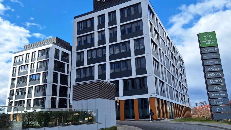 Raport firmy doradczej Savills Polska &#39;Investment Market in Poland in H1 2025&#39; pokazuje, że po umiarkowanym początku roku drugi kwartał przyniósł ożywienie na rynku inwestycyjnym w Polsce.