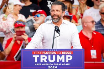 Plotkowano, że będzie następcą ojca w Biały Domu. Donald Trump Jr. odbył zagraniczną wizytę
