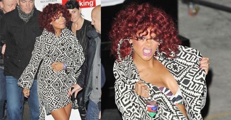 Rihanna chwali się biustem! (ZDJĘCIA)