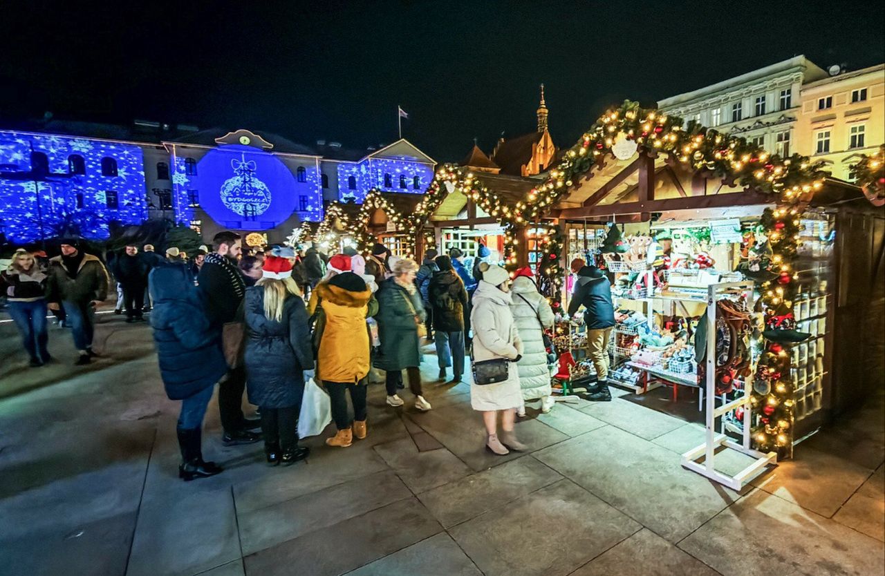 Ruszają jarmarki świąteczne. Niektórzy rzucają pracę po jednym dniu
