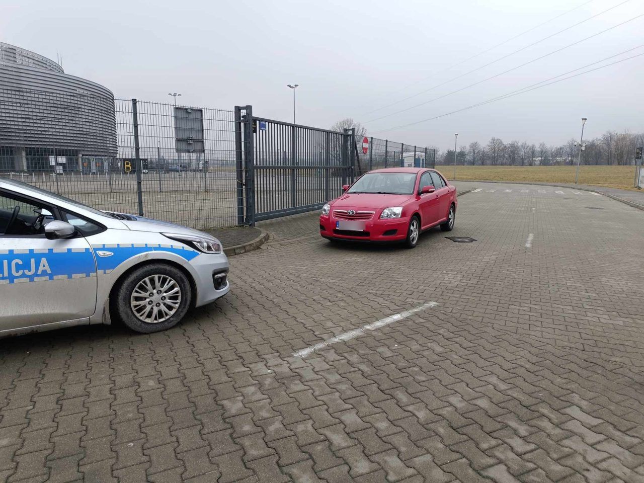 Nietypowa interwencja w Lublinie. Porzucił auto i wskoczył do rzeki