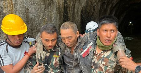Cud w Nepalu. 10 dni po powodzi uratowano kolejne osoby