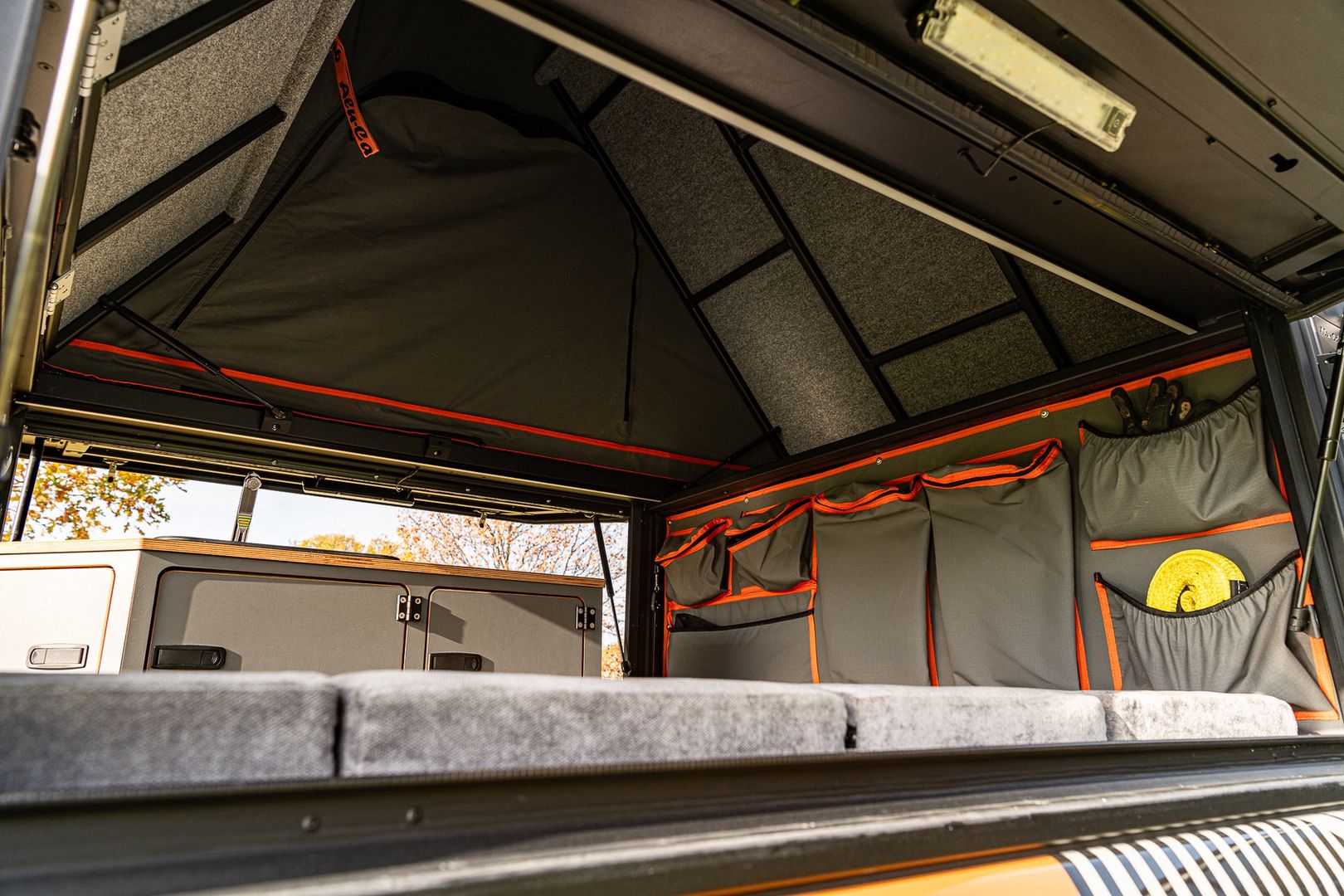Toyota Hilux by Rayo Off Road Centrum