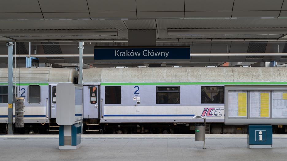 Pociąg Intercity na stacji Kraków Główny