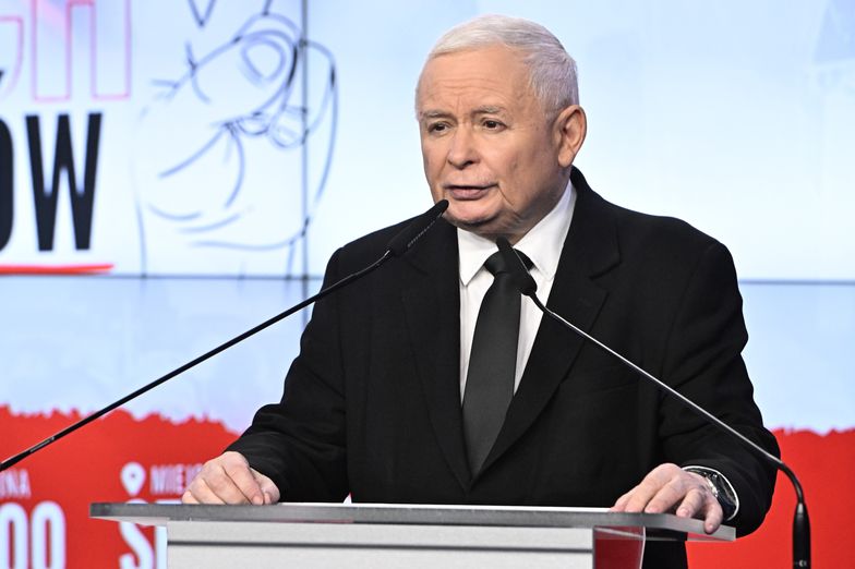 Warszawa, 03.01.2024. Prezes Prawa i Sprawiedliwości Jarosław Kaczyński podczas konferencji prasowej w siedzibie ugrupowania przy ulicy Nowogrodzkiej w Warszawie, 3 bm. (amb) PAP/Radek Pietruszka