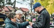 Bydgoszcz: Trzeci dzień kwesty na cmentarzach. Mieszkańcy są hojni