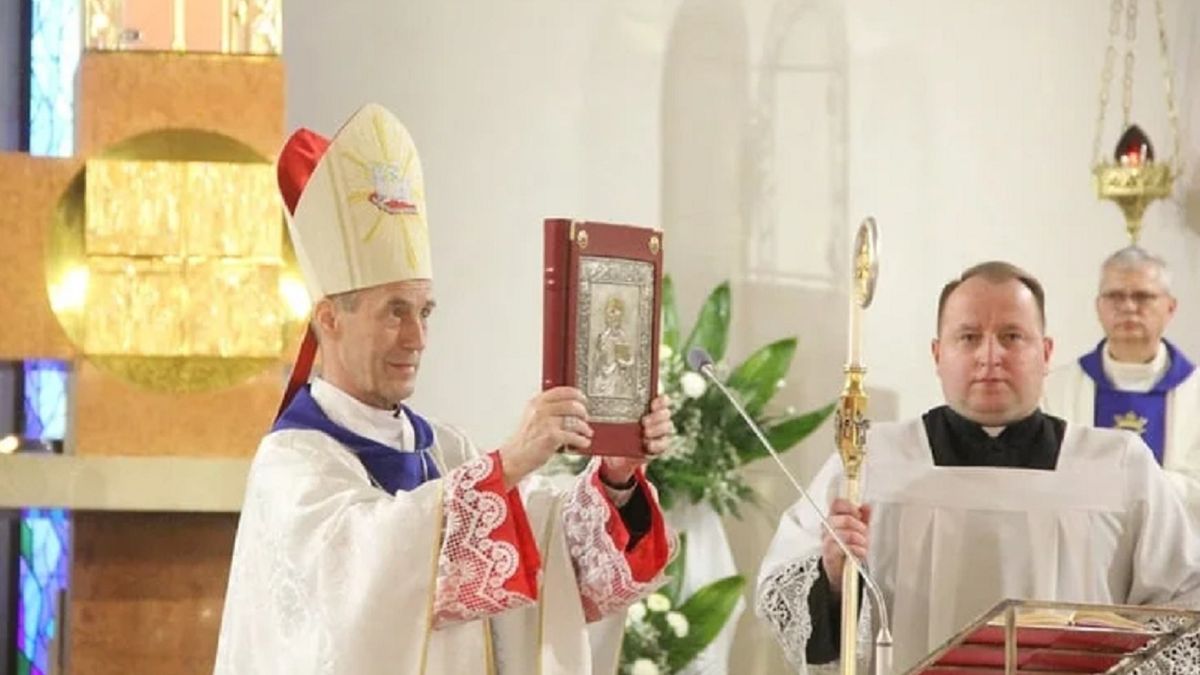 Biskup przeniósł ulubionego księdza swoich parafian. Dlaczego?