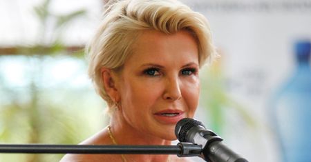 Joanna Racewicz pozuje TOPLESS i grzmi: "Równouprawnienie jest FIKCJĄ!" (FOTO)