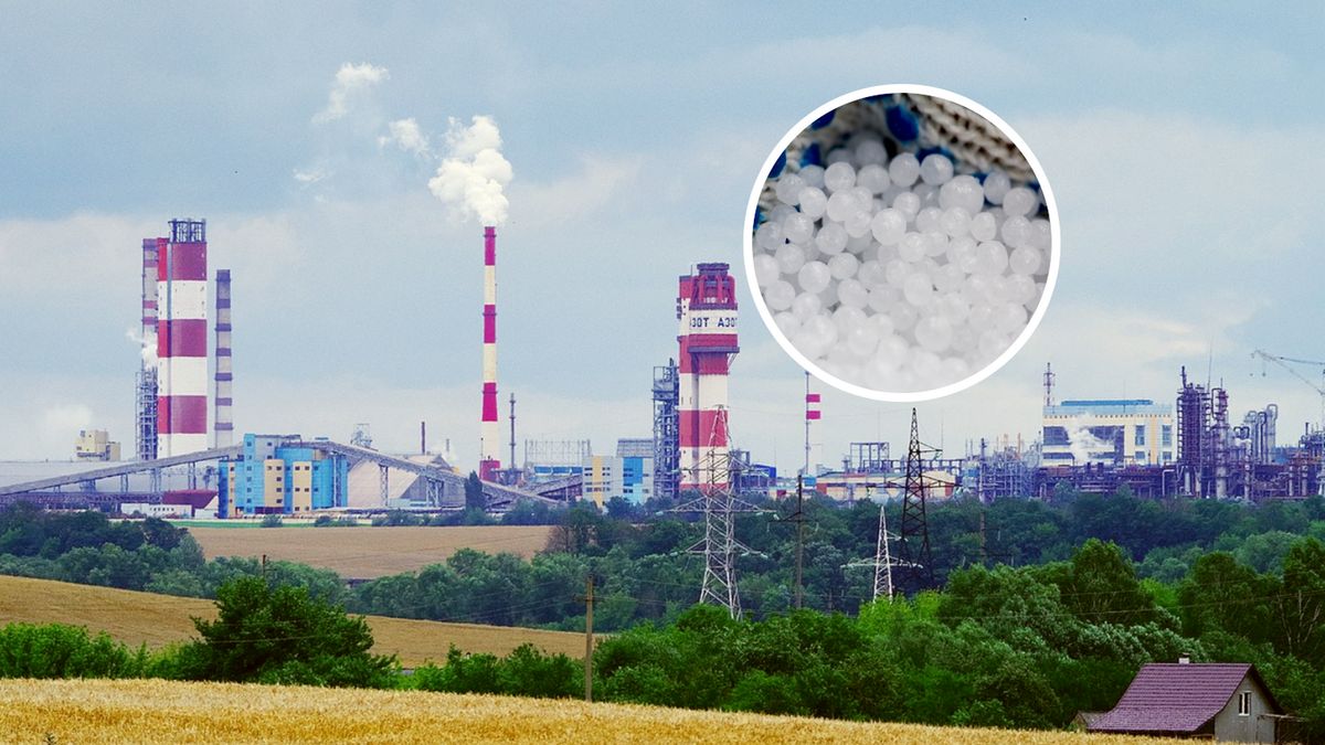Na zdjęciu zakład Grodno Azot, z którego pochodził eksportowany do Polski mocznik, w kółku - granulki mocznika