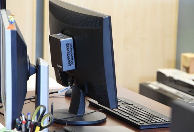 Komputer biurowy mini PC montowany na VESA