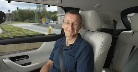 Jaka jest "pensja" robota w magazynie? Prezes topowej polskiej firmy ujawnia kwotę