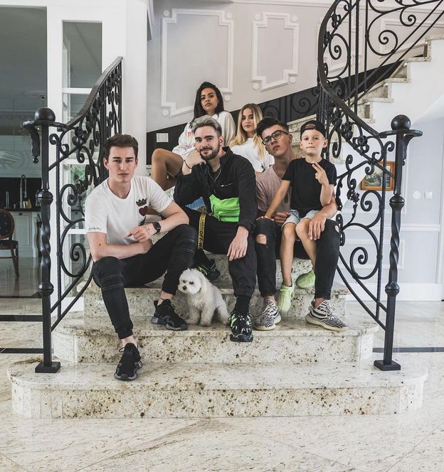 Czystki na kanale Teamu X. Zniknęła WIĘKSZOŚĆ FILMÓW! Tak agencja, której współzałożycielem był Stuu, się tłumaczy