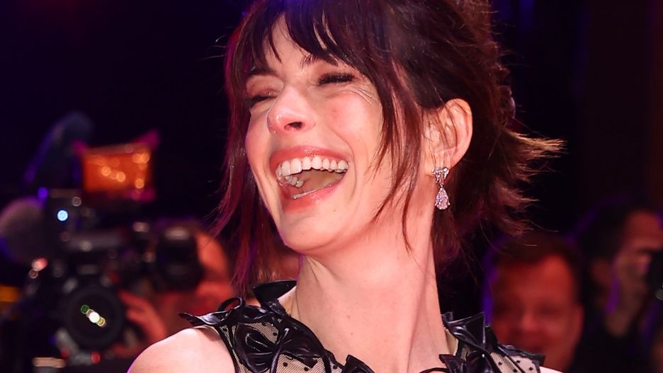 Anne Hathaway w "nagiej sukience"