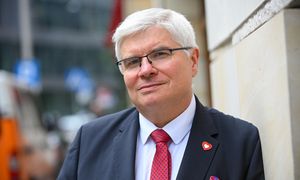 "My ten projekt po PiS-ie naprawiliśmy". Odpiera zarzuty Nawrockiego