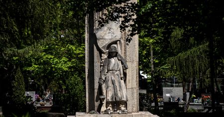 Warszawa. Na cmentarze dowiozą specjalne linie