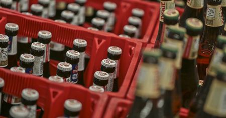 Bój o miliardy złotych z nieoddanych butelek. Twarde stanowisko resortu