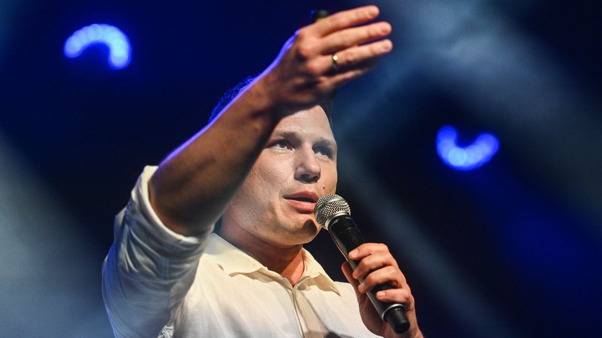 WROCLAW, POLAND - SEPTEMBER 28: Slawomir Mentzen, leader of Poland’s Far Right Konfederacja (Confederation) Party, delivers a speech to supporters during a convention rally ahead of October’s general elections on September 28, 2023 in Wroclaw, Poland. Parliamentary elections will be held in Poland on 15 October 2023 to elect members of the lower house of parliament and Senate. (Photo by Omar Marques/Getty Images)
