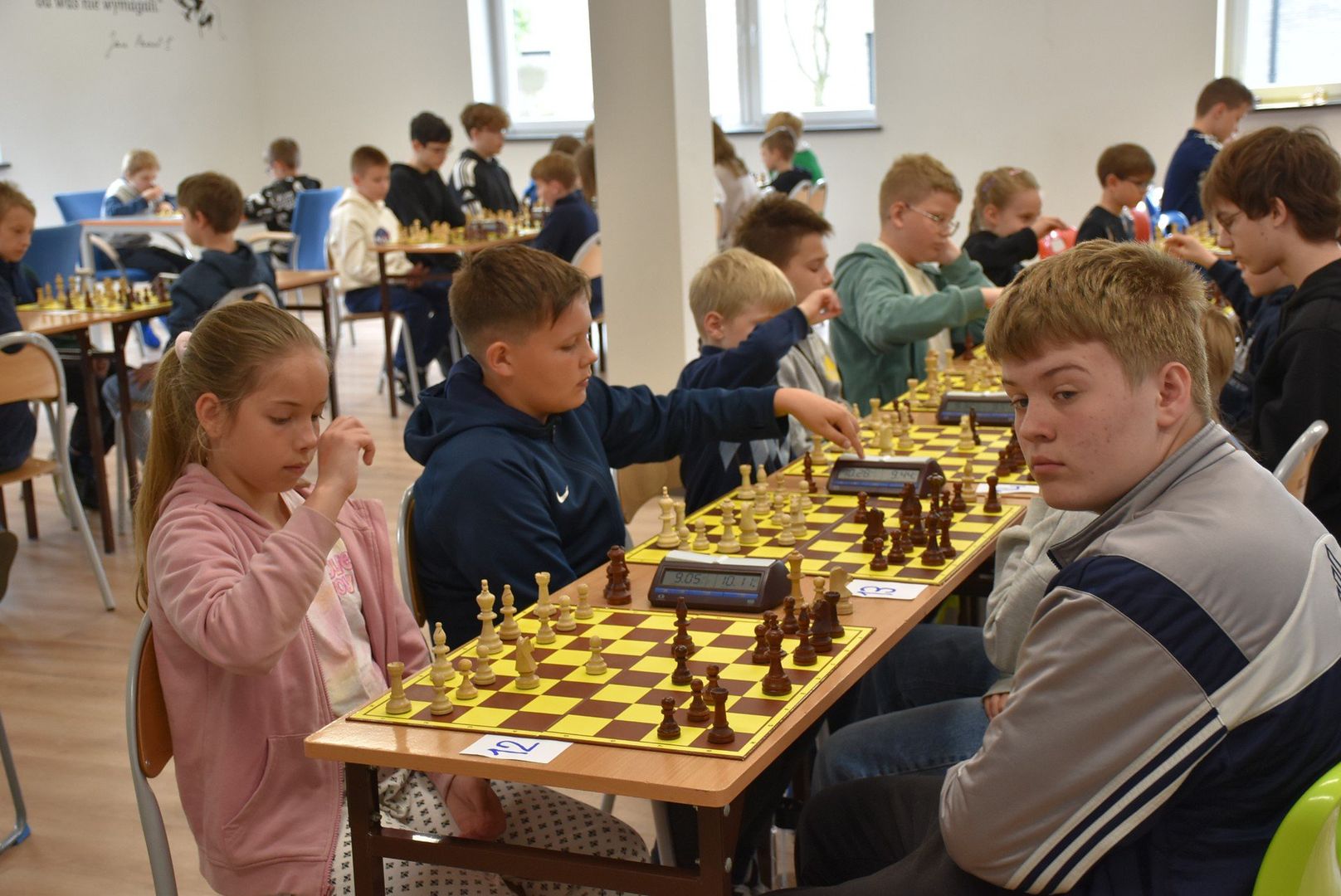 Turniej odbył się dzięki współpracy Szkoły Podstawowej Arka z Powiatowym Centrum Sportu. Nad przebiegiem zawodów czuwała sędzia międzynarodowa FIDE, Dorota Sikorska