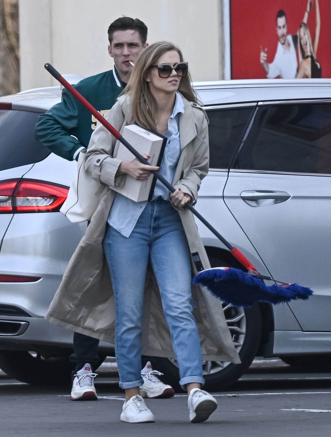 Agnieszka Kaczorowska pędzi z mopem na trening do "TzG"