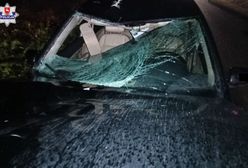 Koszmarny wypadek. Kobiety źle się poczuły i wysiadły z auta