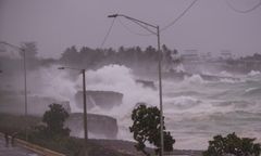 Elsa nabiera mocy. Uderzy we Florydę jako huragan