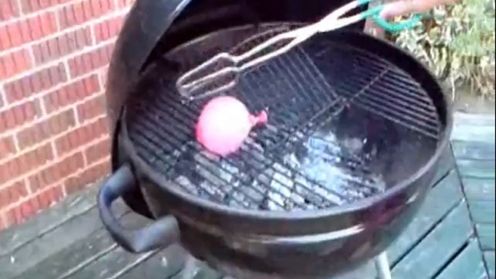 Dlaczego lepiej nie grillować balonika z wodą? [wideo] 1