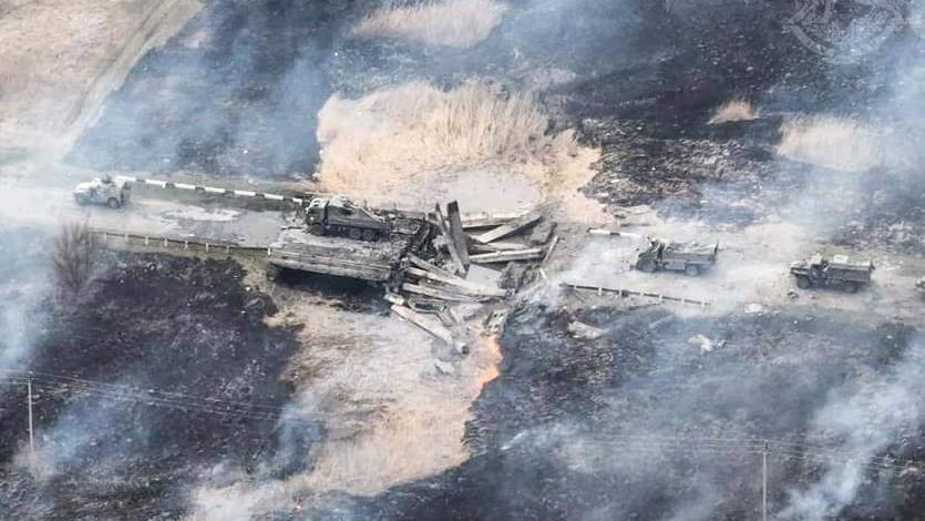 Sztab Generalny Ukrainy poinformował o wysadzeniu mostu, aby zniszczyć kolumnę wojsk rosyjskich. Fot.  General Staff of the Armed Forces of Ukraine 