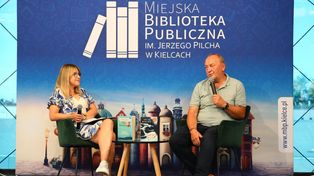 Spotkanie autorskie z Januszem Leonem Wiśniewskim w kieleckiej Poczytalni na dVoRcu zgromadziło miłośników literatury i twórczości autora