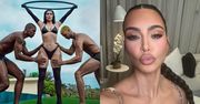 Kim Kardashian pręży się w SKÓRZANYM bikini. Internauci: "Co to jest?! Lekko przerażające..." (ZDJĘCIA)