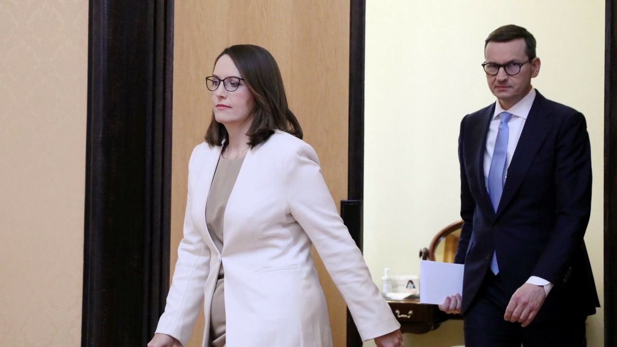 Minister finansów Magdalena Rzeczkowska z premierem Mateuszem Morawieckim