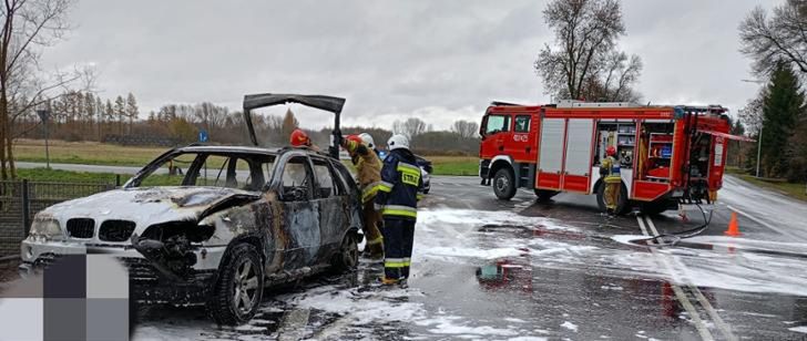 Pożar samochodu osobowego BMW X5 [Galeria]