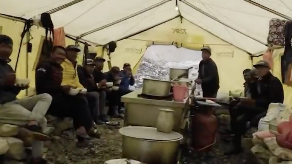 Nagranie z drona z base campu pod Mount Everestem robi furorę w sieci 