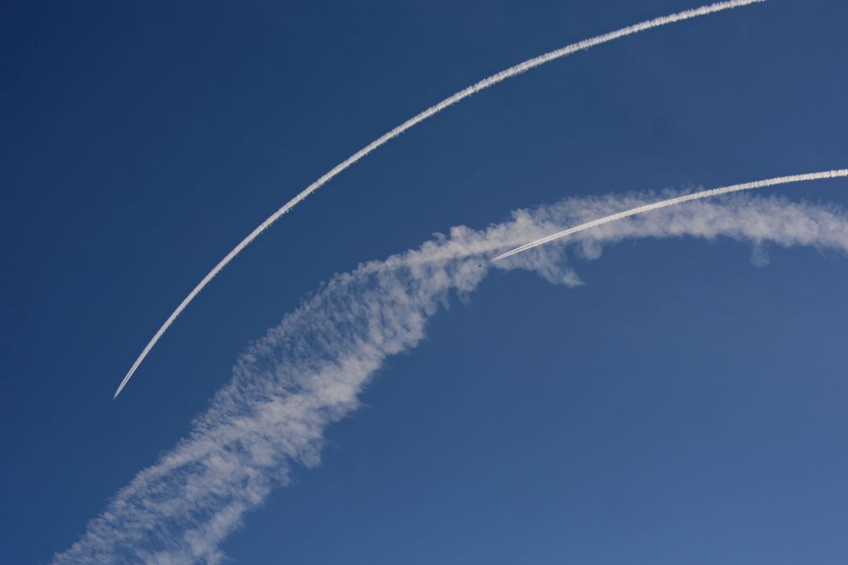 KYIV OBLAST, UKRAINE - 2022/02/26: Fight of planes in the sky over the Kiev region, as a result a plane of the Russian army was hit. (Photo by Aleksandr Gusev/SOPA Images/LightRocket via Getty Images)