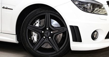 Biały szkwał? – Romeo Ferraris C 63 AMG WhiteStorm (2011)