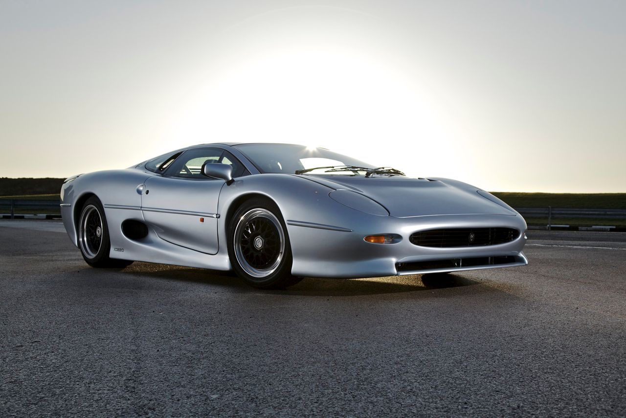 Legenda lat 90.: Jaguar XJ220 [galeria zdjęć]