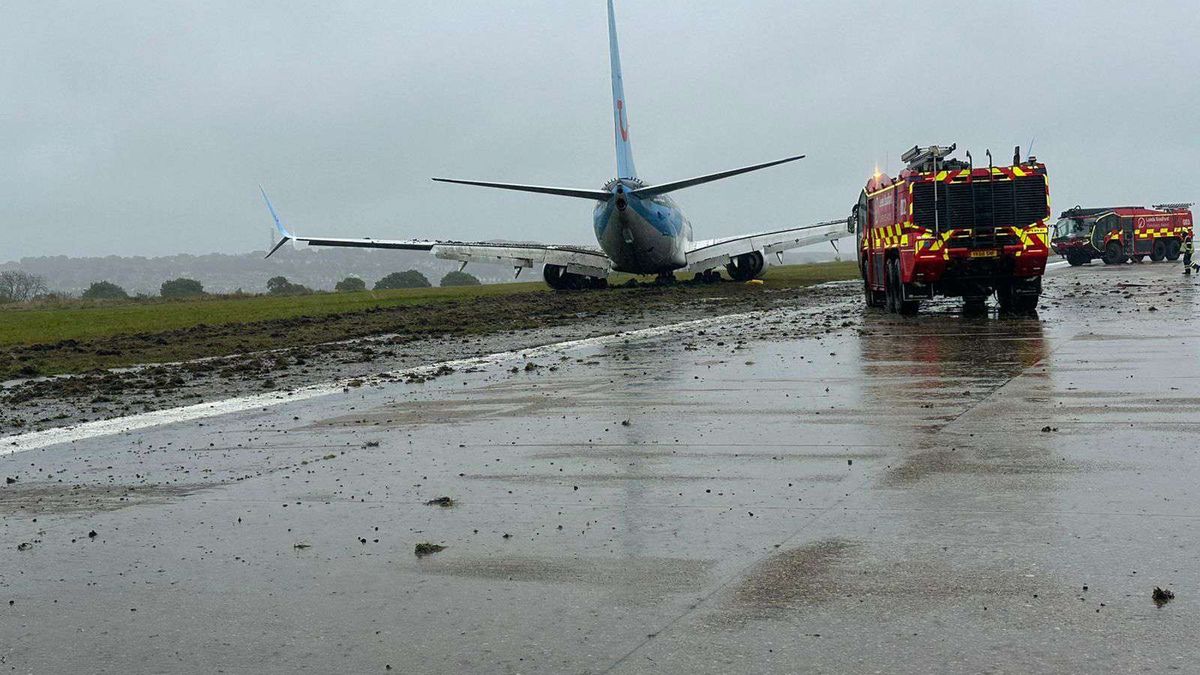 Samolot wypadł z pasa podczas lądowania