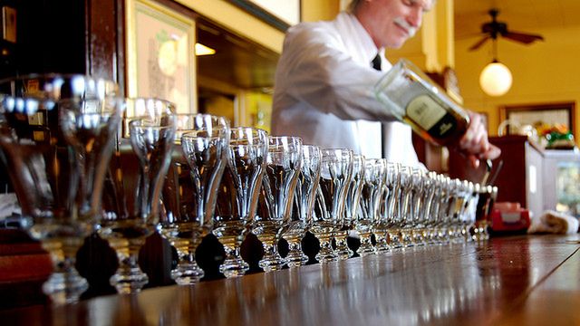 Dzieci, nie próbujcie tego w domu – kieliszek dla twardych imprezowiczów 1