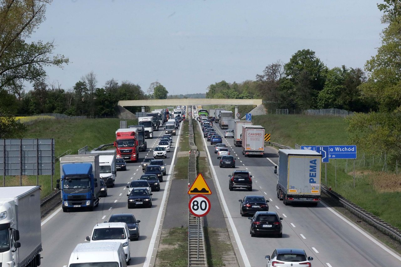 Tłoczno na dolnośląskich drogach. Roboty i awarie opóźniają ruch