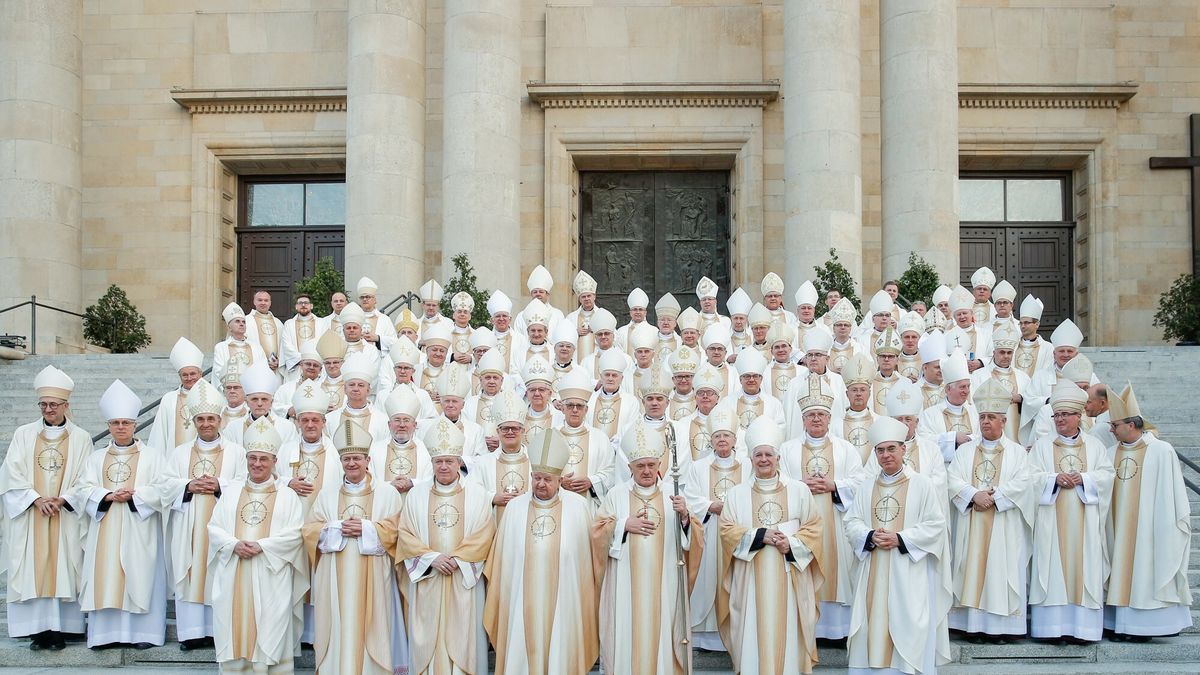 100 lat Archidiecezji Katowickiej
Fot. Tomasz Kawka/East News Katowice 11.06.2025  401 Zebranie Plenarne Konferencji Episkopatu Polski, ktore odbywa sie od 10 do 12 czerwca 2025 roku w Katowicach. Msza swieta jubileuszowa z okazji  100 lat Archidiecezji Katowickiej.
Tomasz Kawka