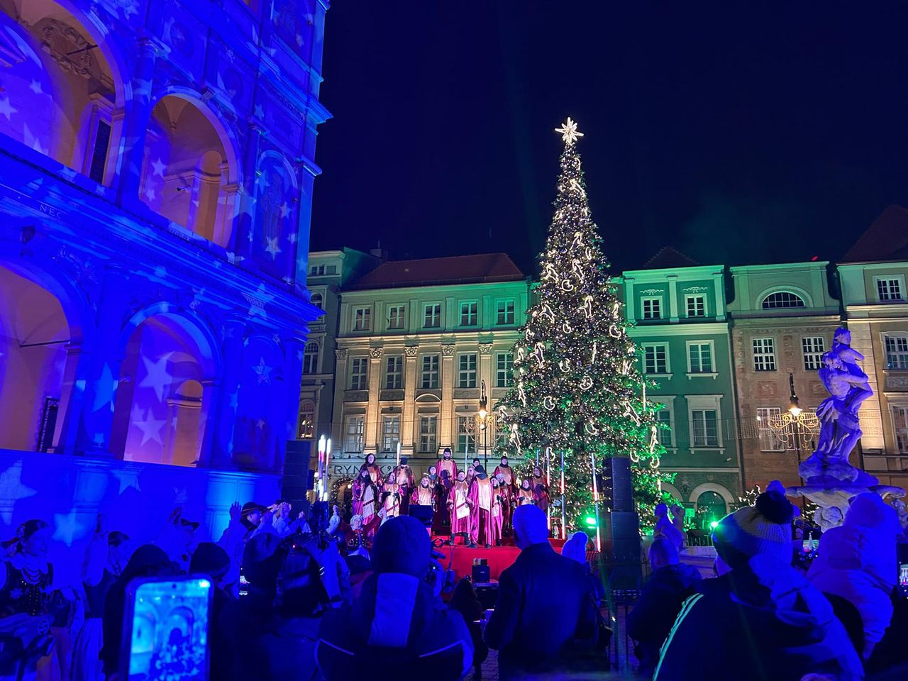 Magiczny wieczór w Poznaniu. Choinka na Starym Rynku rozbłysła tysiącami świateł