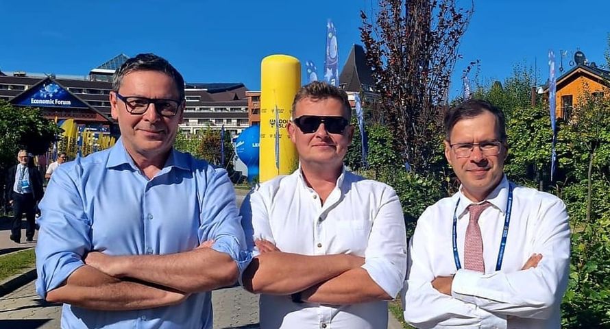 Byli dziennikarze wPolsce24 mają spółkę. Udziałowcami Karnowski i były agent CBA