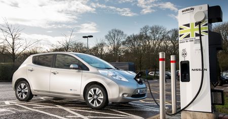 Nissan Leaf królem europejskiego rynku gniazdkowozów