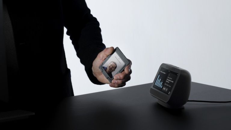 Identyfikator naszpikowany technologią