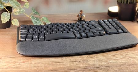 Logitech Wave Keys: Pisanie na fali, czyli test ergonomicznej klawiatury