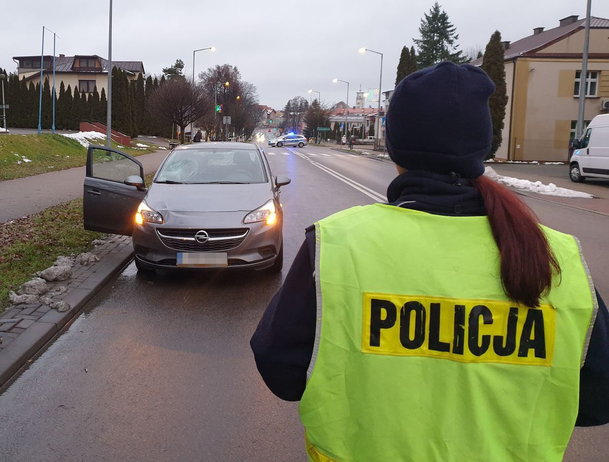 Potrącenie 65-latki na pasach. Trafiła do szpitala