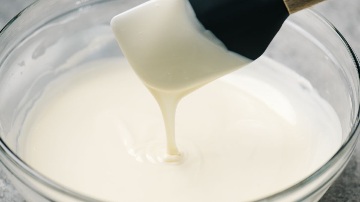 Jak zrobić polewę z białej czekolady?